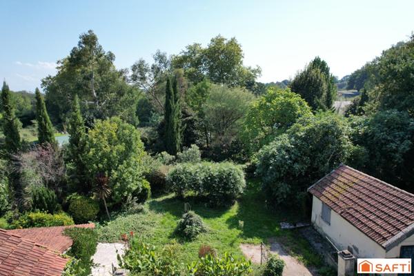 Authentique Béarnaise 213M2 avec dépendances et jardin à l’anglaise
