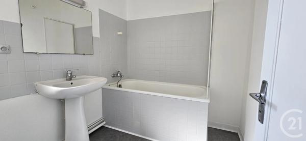 Appartement F3 à vendre  3 pièces - 65,39 m 2   MONTLUCON  - 03