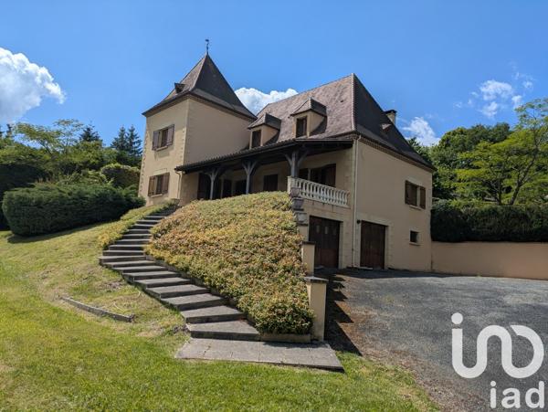 Maison 7 pièces de 175 m² à Saint-Cyprien (24220)