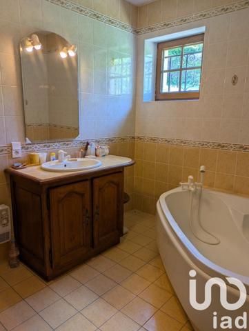 Maison 7 pièces de 175 m² à Saint-Cyprien (24220)