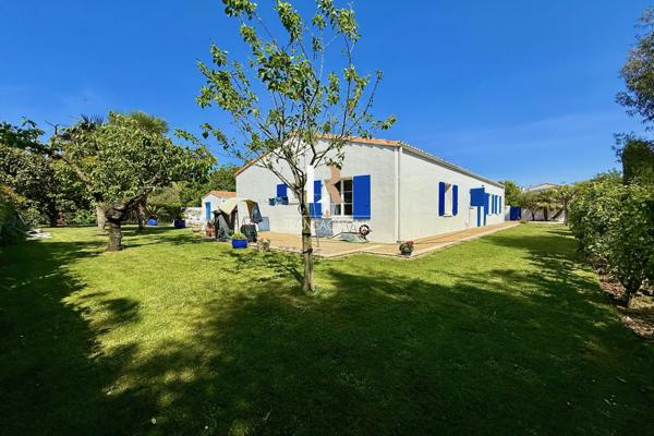 La Rochelle (17000) Lagord - Maison de plain pied sur jolie parcelle avec piscine, garage et stationnements