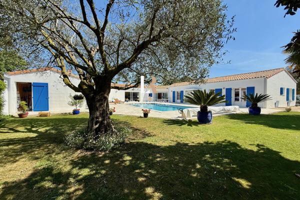 La Rochelle (17000) Lagord - Maison de plain pied sur jolie parcelle avec piscine, garage et stationnements