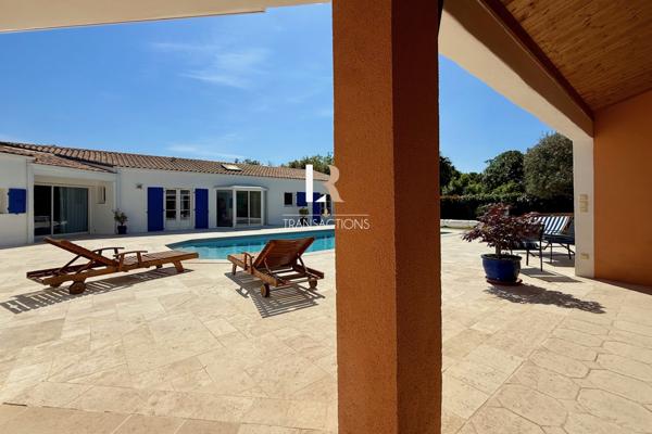 La Rochelle (17000) Lagord - Maison de plain pied sur jolie parcelle avec piscine, garage et stationnements