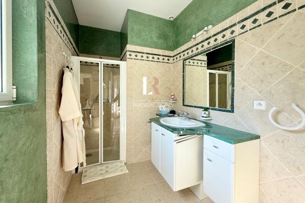 La Rochelle (17000) Lagord - Maison de plain pied sur jolie parcelle avec piscine, garage et stationnements