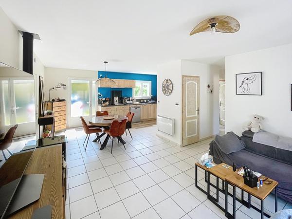 Maison 2 chambres avec garage.