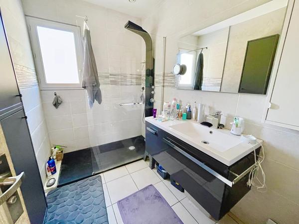 Maison 2 chambres avec garage.