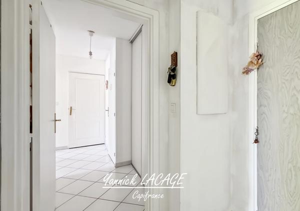 Appartement T3 en rez-de-jardin avec 108 m² d’extérieur, exposé Sud-Ouest, parking et résidence sécurisée MARSEILLE 13EME ARRONDISSEMENT (13)