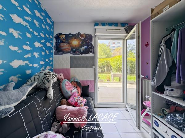 Appartement T3 en rez-de-jardin avec 108 m² d’extérieur, exposé Sud-Ouest, parking et résidence sécurisée MARSEILLE 13EME ARRONDISSEMENT (13)