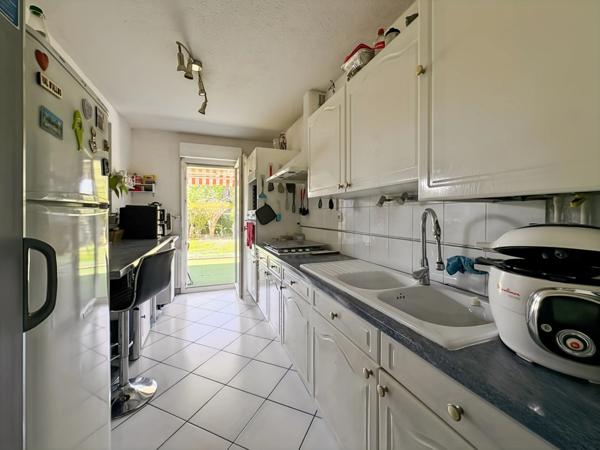 Appartement T3 en rez-de-jardin avec 108 m² d’extérieur, exposé Sud-Ouest, parking et résidence sécurisée MARSEILLE 13EME ARRONDISSEMENT (13)