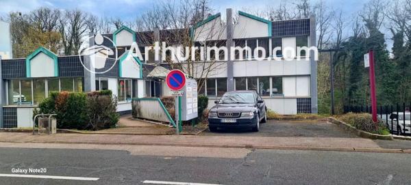 Location Bureau 3 pièces 76 m2 à Lissieu