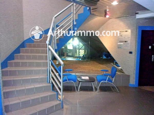 Location Bureau 3 pièces 76 m2 à Lissieu