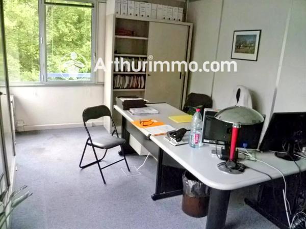 Location Bureau 3 pièces 76 m2 à Lissieu
