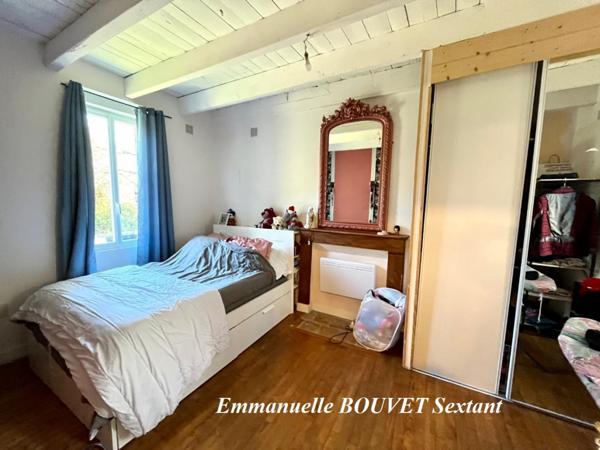 Ensemble périgourdin dans jolie campagne