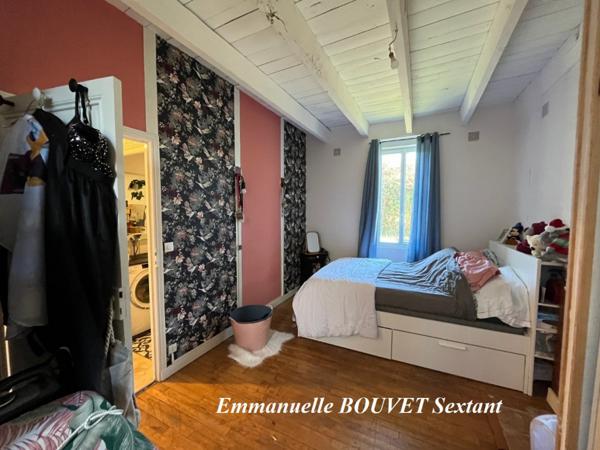 Ensemble périgourdin dans jolie campagne