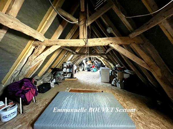 Ensemble périgourdin dans jolie campagne