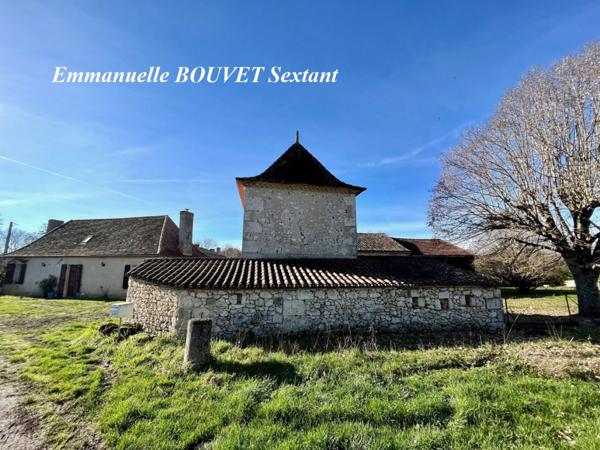 Ensemble périgourdin dans jolie campagne