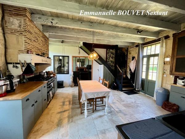 Ensemble périgourdin dans jolie campagne