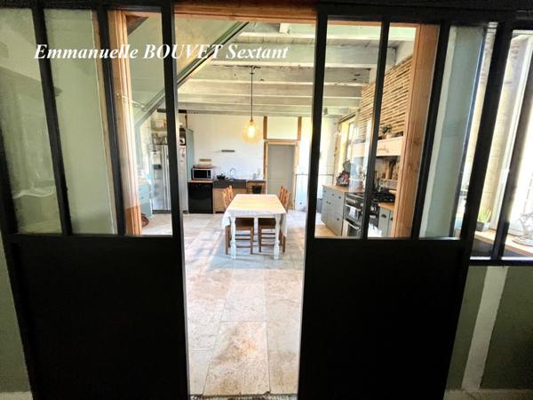 Ensemble périgourdin dans jolie campagne