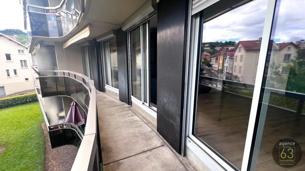 Beau et Lumineux Appartement T3 avec ascenseur, balcon/terrasse, cave et box.