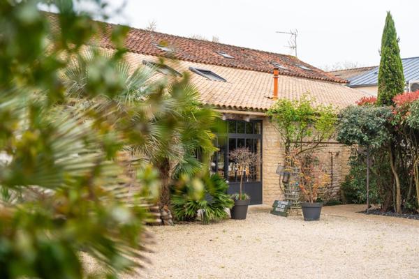 EXCEPTIONNEL DOMAINE DE CARACTÈRE AUX PORTES DE LA ROCHELLE