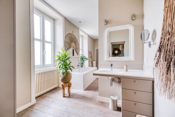 EXCEPTIONNEL DOMAINE DE CARACTÈRE AUX PORTES DE LA ROCHELLE