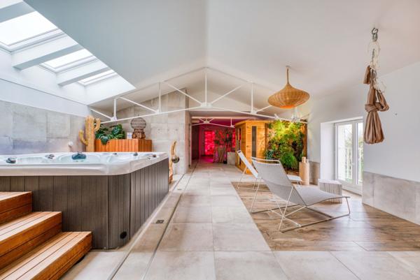 EXCEPTIONNEL DOMAINE DE CARACTÈRE AUX PORTES DE LA ROCHELLE