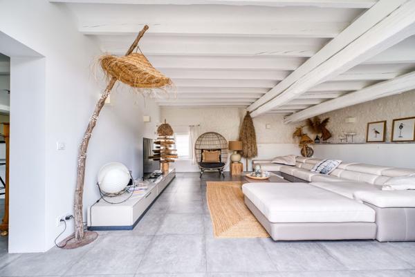 EXCEPTIONNEL DOMAINE DE CARACTÈRE AUX PORTES DE LA ROCHELLE