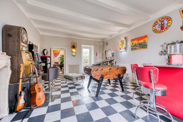 EXCEPTIONNEL DOMAINE DE CARACTÈRE AUX PORTES DE LA ROCHELLE