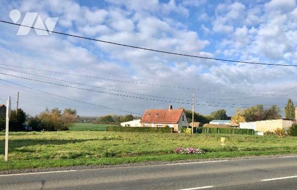 A 5MN d'HAZEBROUCK, STEENBECQUE GARE: 
Belle parcelle de terrain à bâtir d'env 2026m² donnant ...