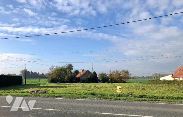 A 5MN d'HAZEBROUCK, STEENBECQUE GARE: 
Belle parcelle de terrain à bâtir d'env 2026m² donnant ...