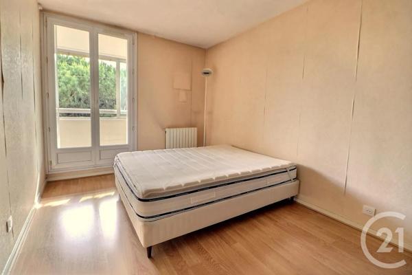 Appartement T3 à vendre  3 pièces - 70 m 2   FREJUS  - 83