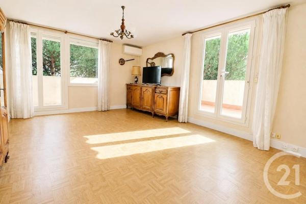 Appartement T3 à vendre  3 pièces - 70 m 2   FREJUS  - 83