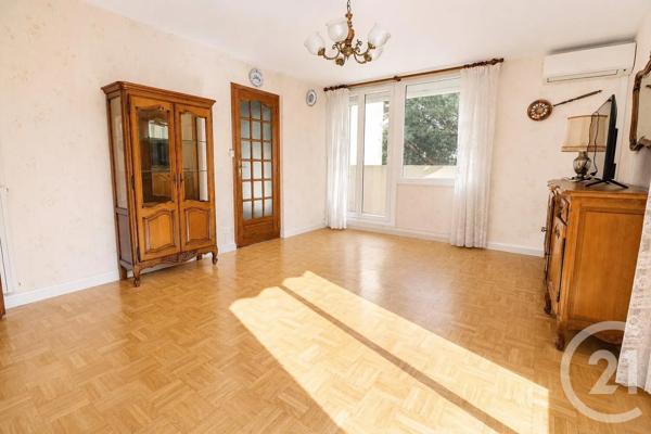 Appartement T3 à vendre  3 pièces - 70 m 2   FREJUS  - 83