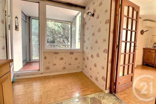 Appartement T3 à vendre  3 pièces - 70 m 2   FREJUS  - 83