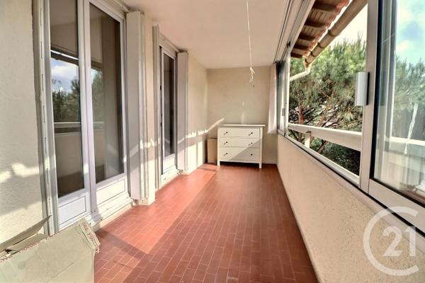 Appartement T3 à vendre  3 pièces - 70 m 2   FREJUS  - 83