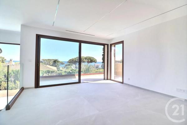 Maison à vendre  7 pièces - 182 m 2   LES ISSAMBRES  - 83