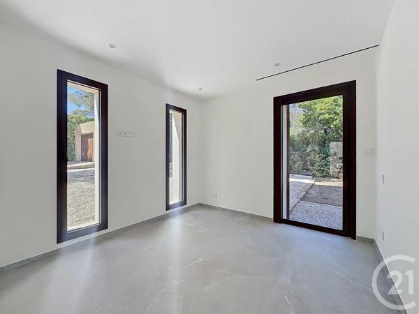 Maison à vendre  7 pièces - 182 m 2   LES ISSAMBRES  - 83