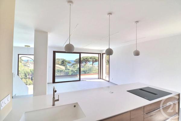Maison à vendre  7 pièces - 182 m 2   LES ISSAMBRES  - 83