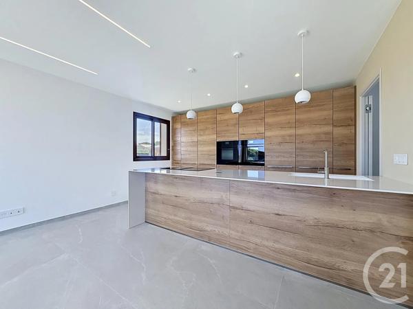 Maison à vendre  7 pièces - 182 m 2   LES ISSAMBRES  - 83