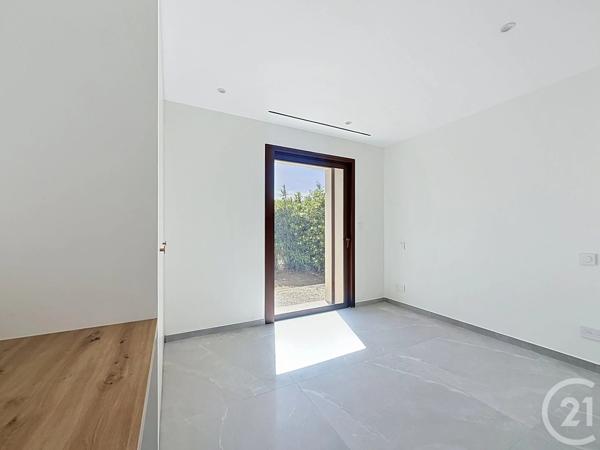Maison à vendre  7 pièces - 182 m 2   LES ISSAMBRES  - 83