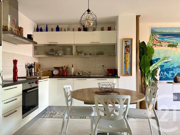 Appartement T3 à vendre  3 pièces - 65,34 m 2   BANDOL  - 83