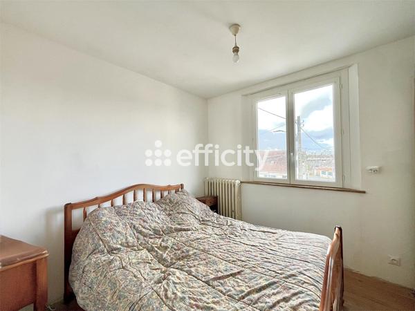 Maison
         4 pièces
        - 70 m²