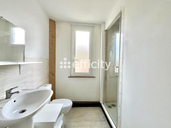 Maison
         4 pièces
        - 70 m²
