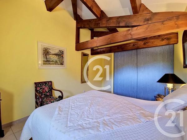 Maison à vendre  7 pièces - 207 m 2   ST MARTIN DE CRAU  - 13