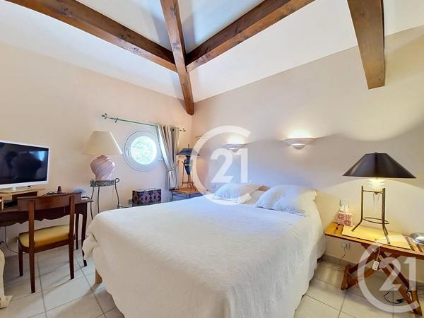 Maison à vendre  7 pièces - 207 m 2   ST MARTIN DE CRAU  - 13