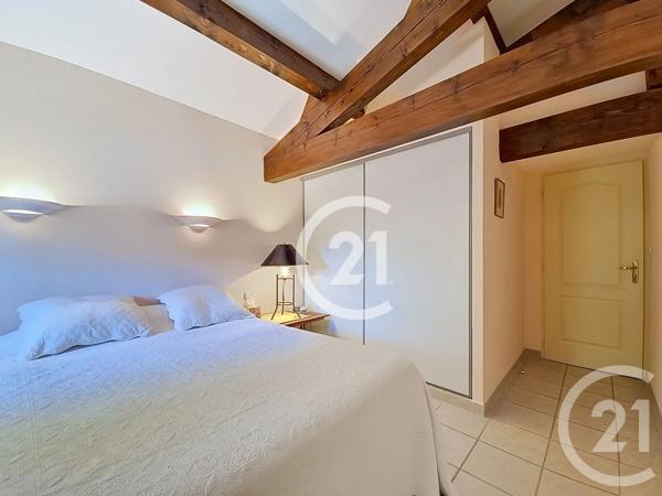 Maison à vendre  7 pièces - 207 m 2   ST MARTIN DE CRAU  - 13