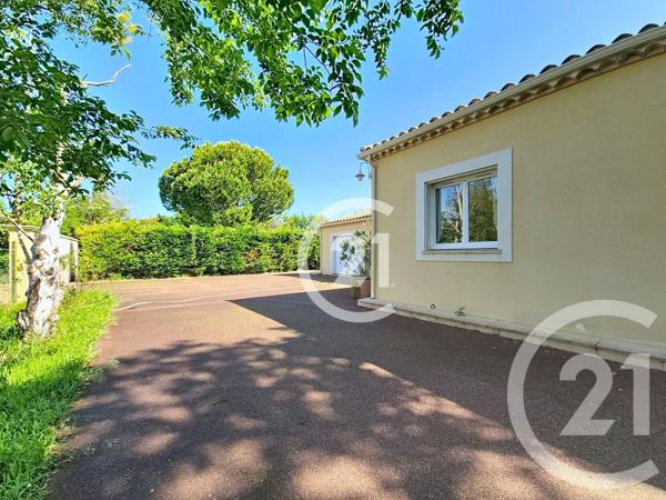 Maison à vendre  7 pièces - 207 m 2   ST MARTIN DE CRAU  - 13