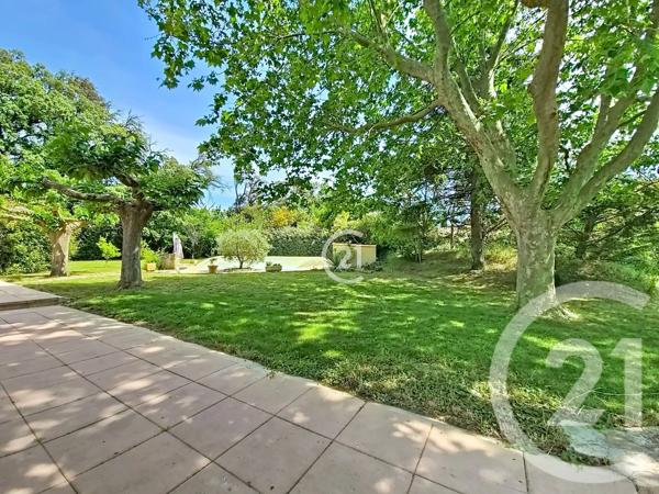 Maison à vendre  7 pièces - 207 m 2   ST MARTIN DE CRAU  - 13