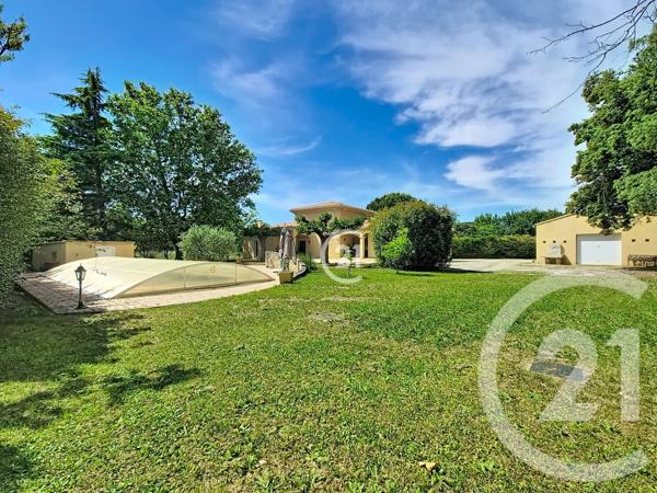 Maison à vendre  7 pièces - 207 m 2   ST MARTIN DE CRAU  - 13
