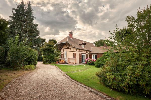 ETREPAGNY Maison ancienne dépendance Studio